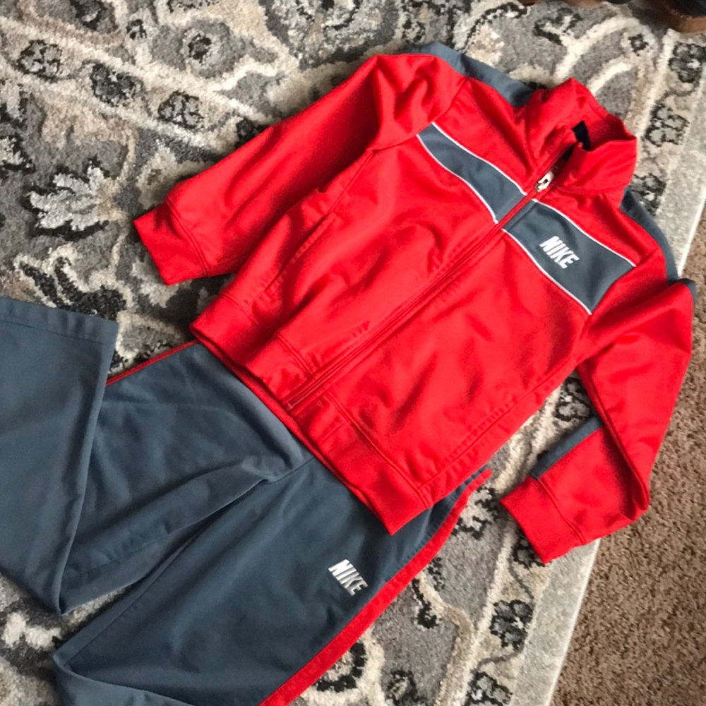 Boy’s Nike jogger set